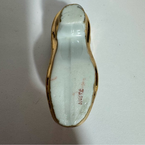 Miniature shoe 2 1/4 " Gold Painted Porcelain Small shoe or Boot. Made in Japan - Picture 8 of 11